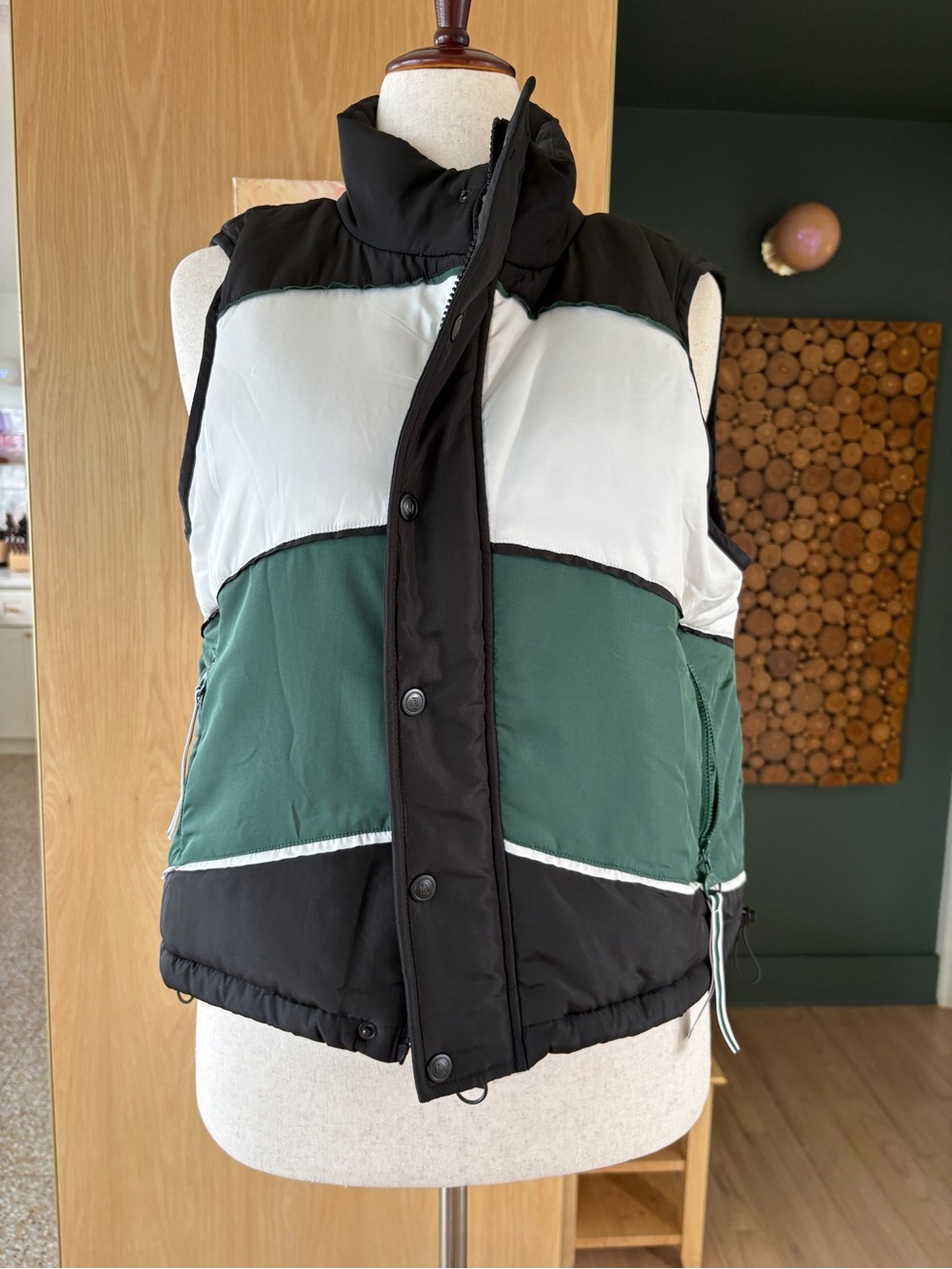 Sleeveless Colorblock Puffer Vest in Black, White & Green